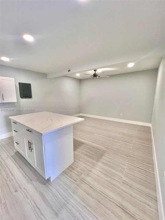 Active With Contract: $1,800 (1 beds, 1 baths, 0 Square Feet)