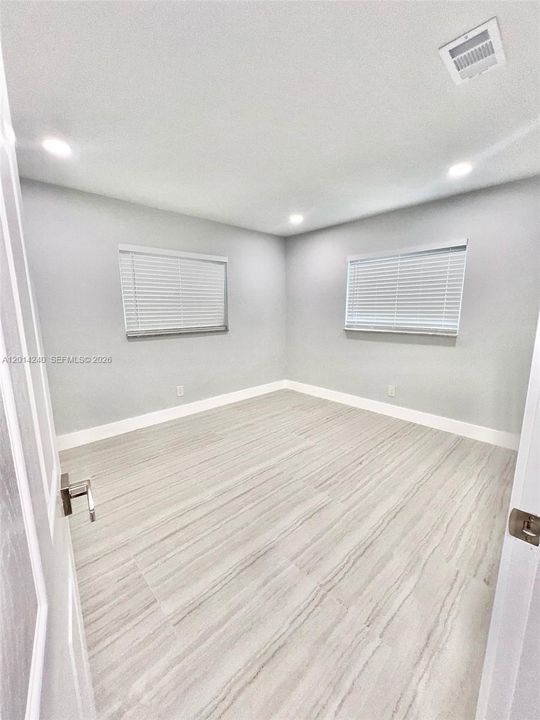 Active With Contract: $1,800 (1 beds, 1 baths, 0 Square Feet)