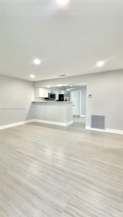 Active With Contract: $1,800 (1 beds, 1 baths, 0 Square Feet)