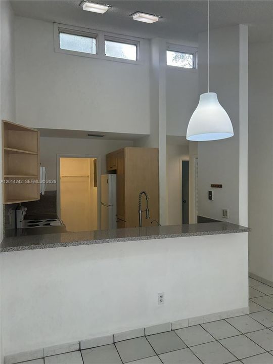 Под контрактом: $2,499 (3 спален, 2 ванн, 1220 Квадратных фут)