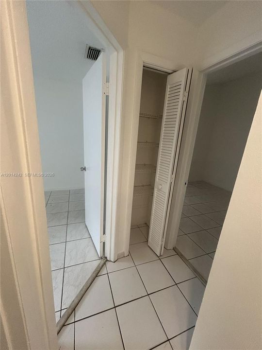 Под контрактом: $2,499 (3 спален, 2 ванн, 1220 Квадратных фут)