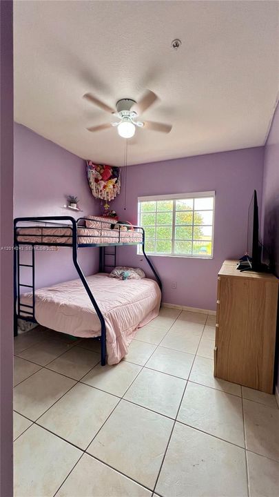 合同活跃: $383,000 (3 贝兹, 2 浴室, 1109 平方英尺)
