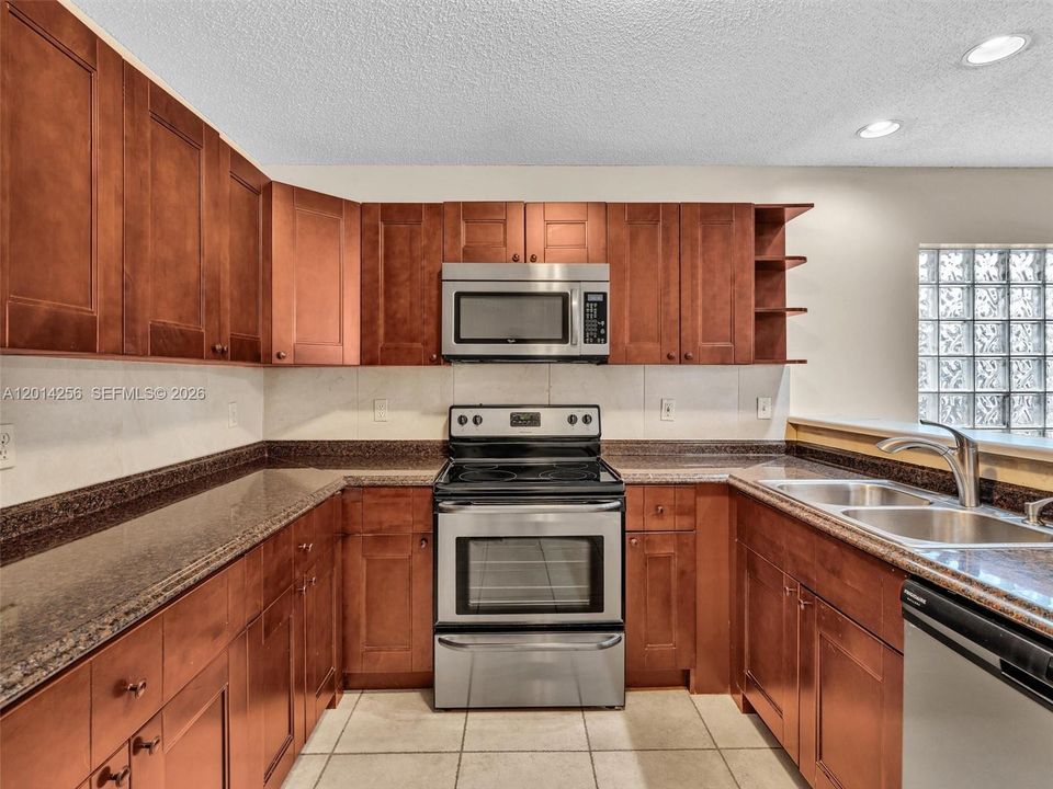 В аренду: $3,900 (4 спален, 2 ванн, 2060 Квадратных фут)