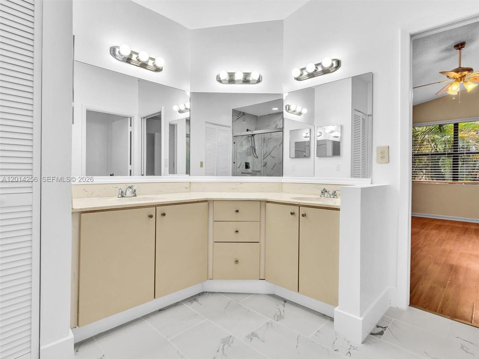 В аренду: $3,900 (4 спален, 2 ванн, 2060 Квадратных фут)