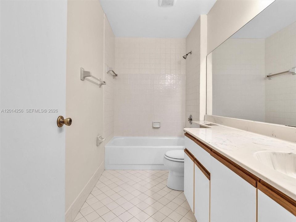 В аренду: $3,900 (4 спален, 2 ванн, 2060 Квадратных фут)
