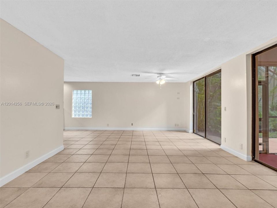 В аренду: $3,900 (4 спален, 2 ванн, 2060 Квадратных фут)