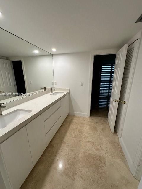 Active With Contract: $5,750 (2 beds, 2 baths, 1409 Square Feet)