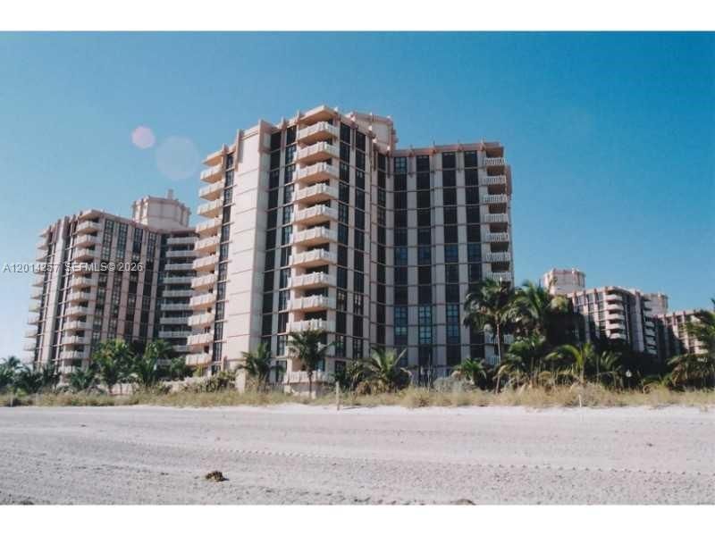 Active With Contract: $5,750 (2 beds, 2 baths, 1409 Square Feet)