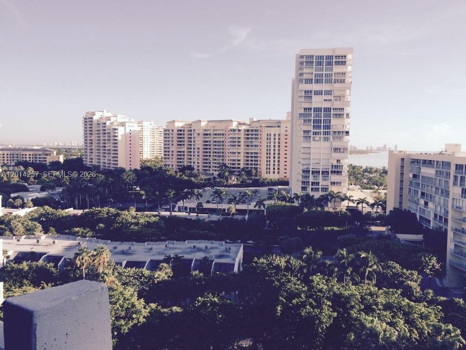 Active With Contract: $5,750 (2 beds, 2 baths, 1409 Square Feet)