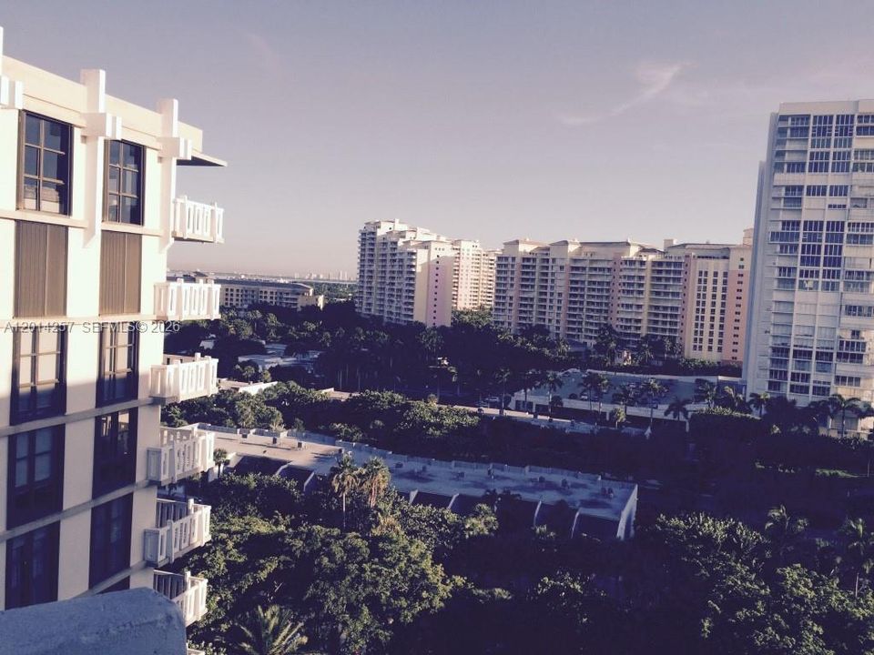 Active With Contract: $5,750 (2 beds, 2 baths, 1409 Square Feet)