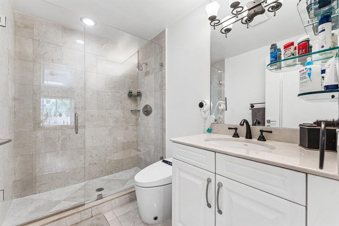 19HendricksIsle-101-Bath 2