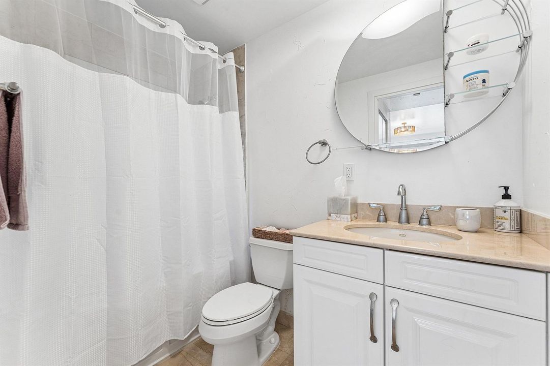 19HendricksIsle-101-Bath 3