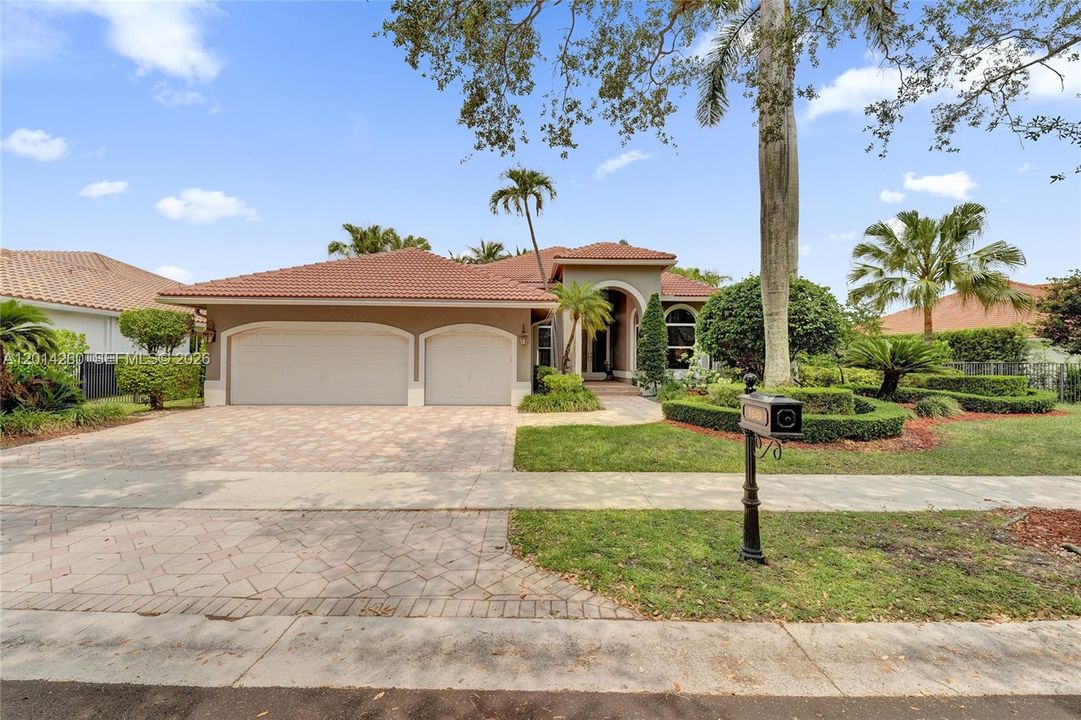 For Sale: $1,400,000 (5 beds, 3 baths, 3233 Square Feet)