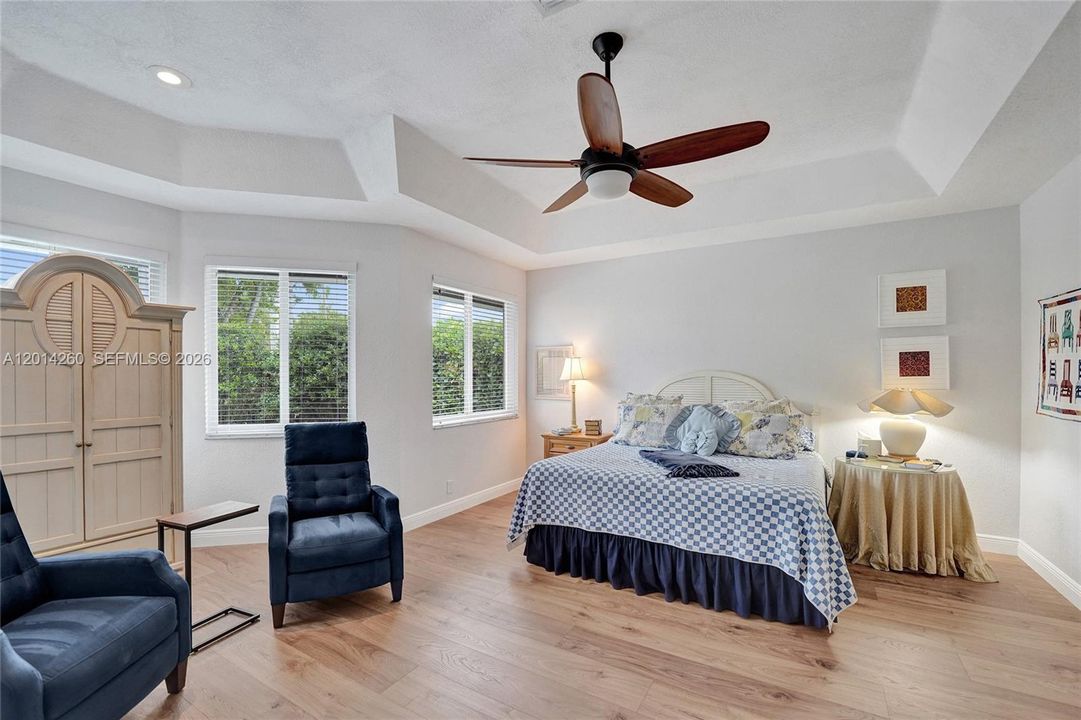 For Sale: $1,400,000 (5 beds, 3 baths, 3233 Square Feet)
