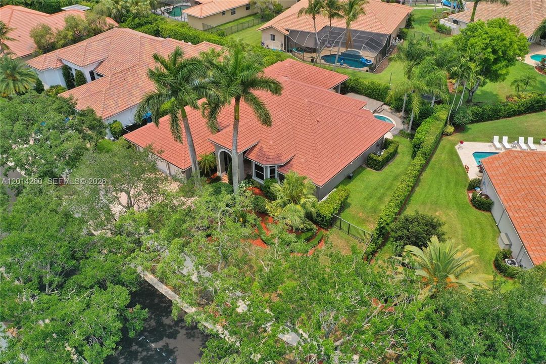 For Sale: $1,400,000 (5 beds, 3 baths, 3233 Square Feet)
