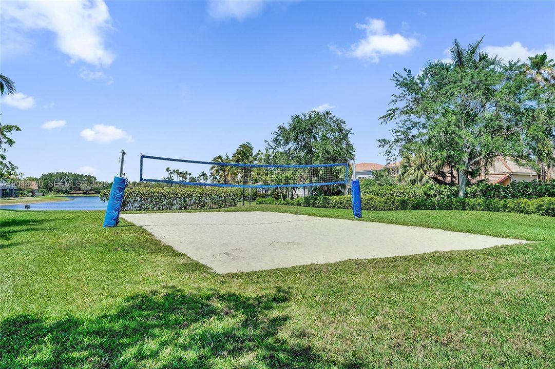 For Sale: $1,400,000 (5 beds, 3 baths, 3233 Square Feet)