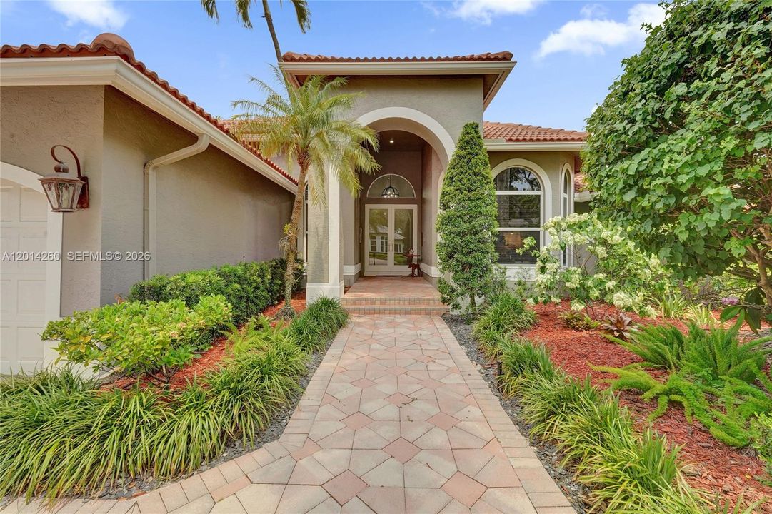 For Sale: $1,400,000 (5 beds, 3 baths, 3233 Square Feet)