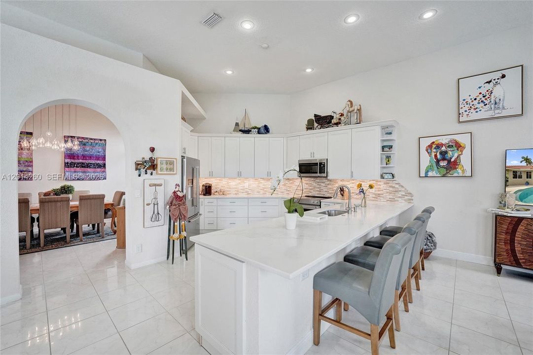 For Sale: $1,400,000 (5 beds, 3 baths, 3233 Square Feet)