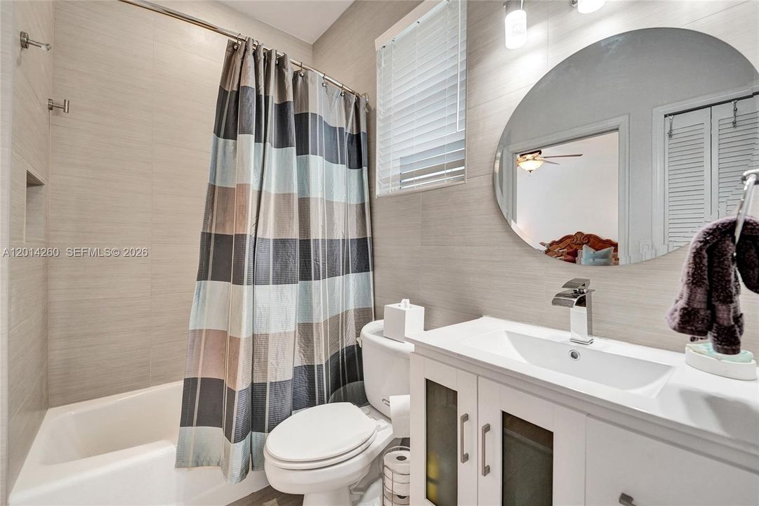For Sale: $1,400,000 (5 beds, 3 baths, 3233 Square Feet)