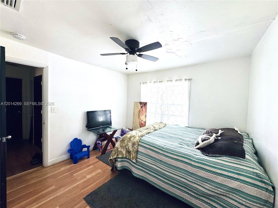 For Sale: $499,900 (4 beds, 3 baths, 1225 Square Feet)