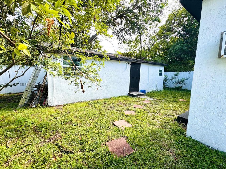 For Sale: $499,900 (4 beds, 3 baths, 1225 Square Feet)