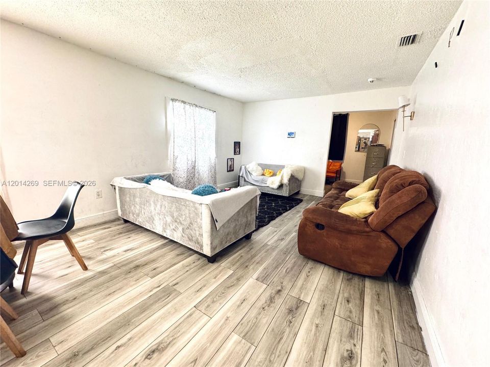 For Sale: $499,900 (4 beds, 3 baths, 1225 Square Feet)