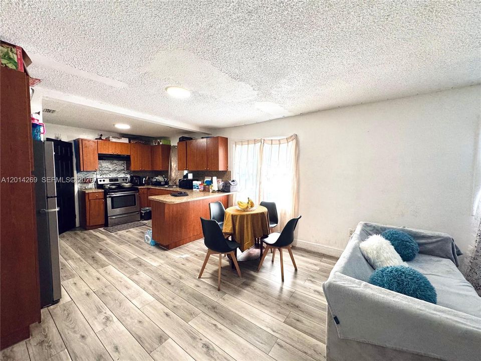 For Sale: $499,900 (4 beds, 3 baths, 1225 Square Feet)