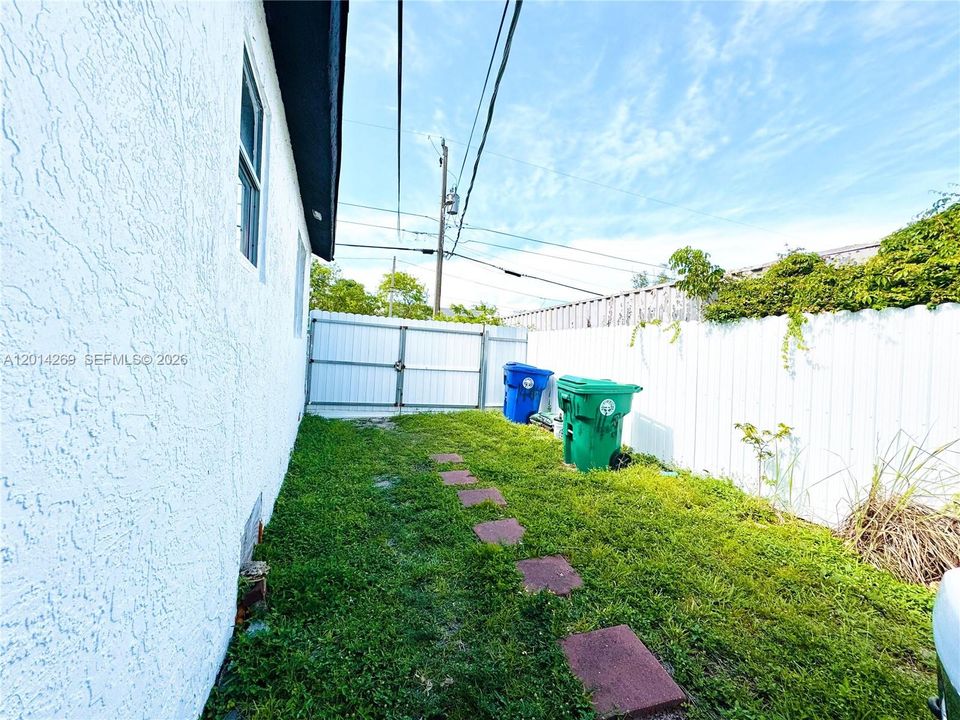 For Sale: $499,900 (4 beds, 3 baths, 1225 Square Feet)