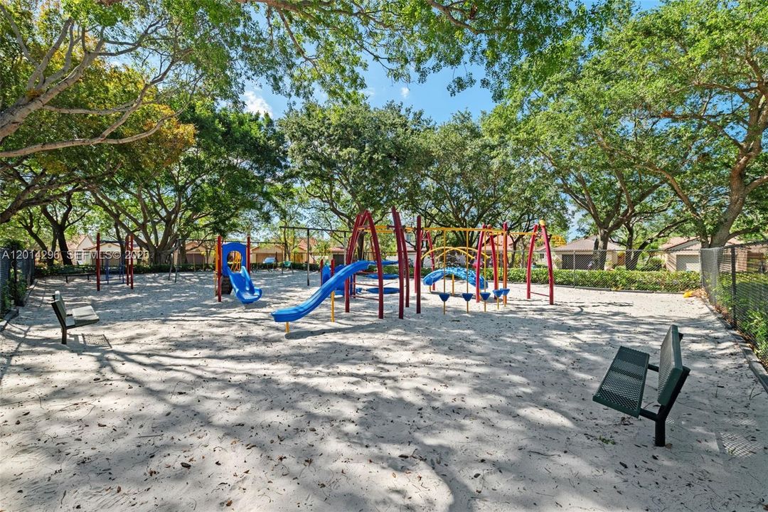 En Venta: $439,000 (2 camas, 2 baños, 1261 Pies cuadrados)