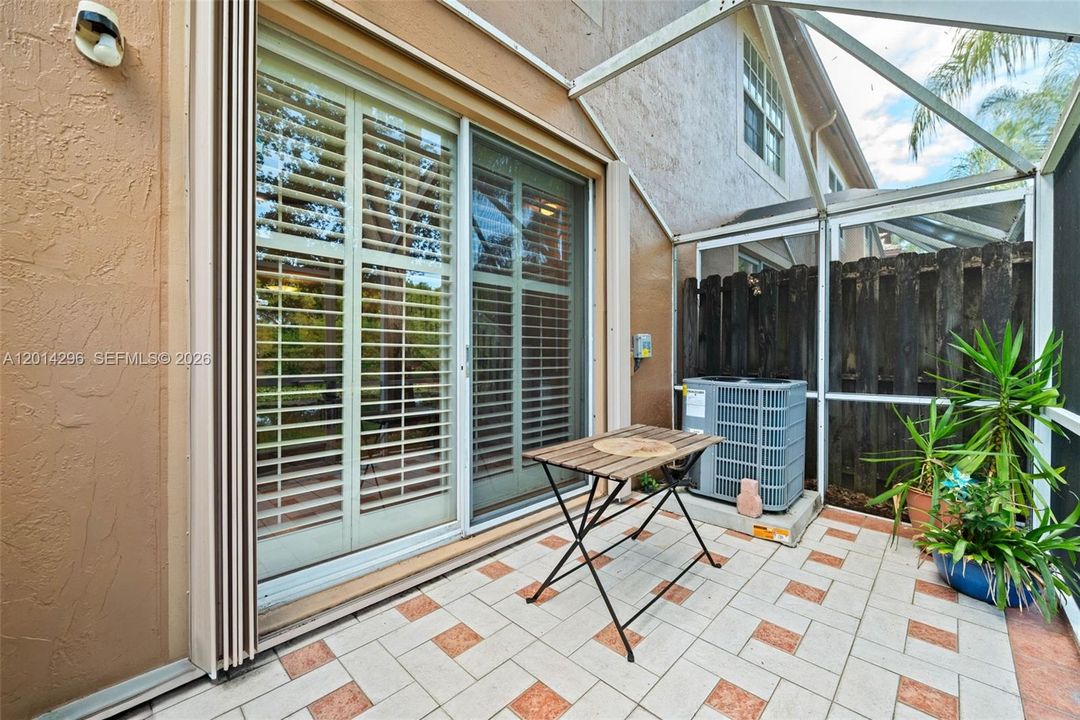 En Venta: $439,000 (2 camas, 2 baños, 1261 Pies cuadrados)