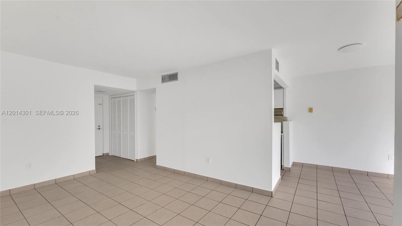 Recently Rented: $1,800 (1 beds, 1 baths, 614 Square Feet)