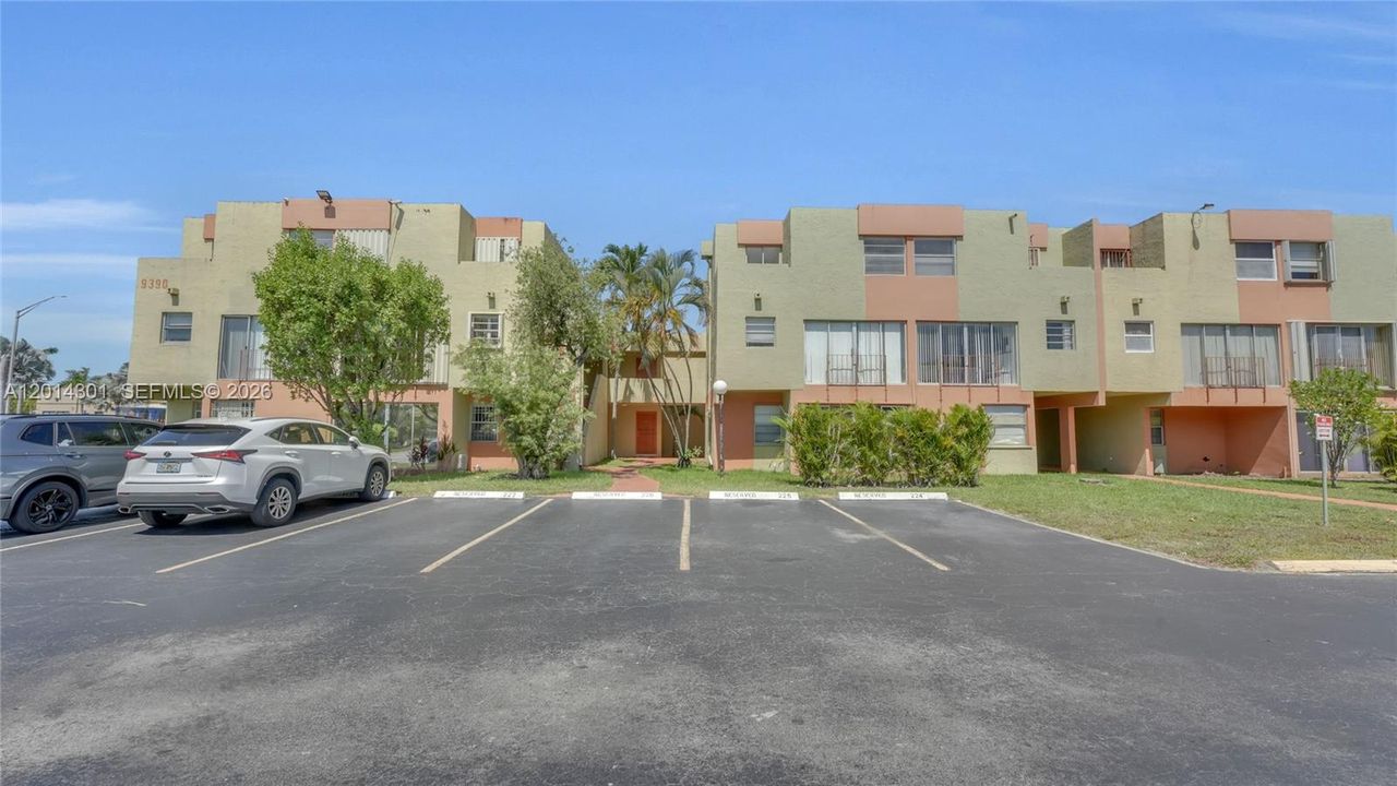 Recently Rented: $1,800 (1 beds, 1 baths, 614 Square Feet)