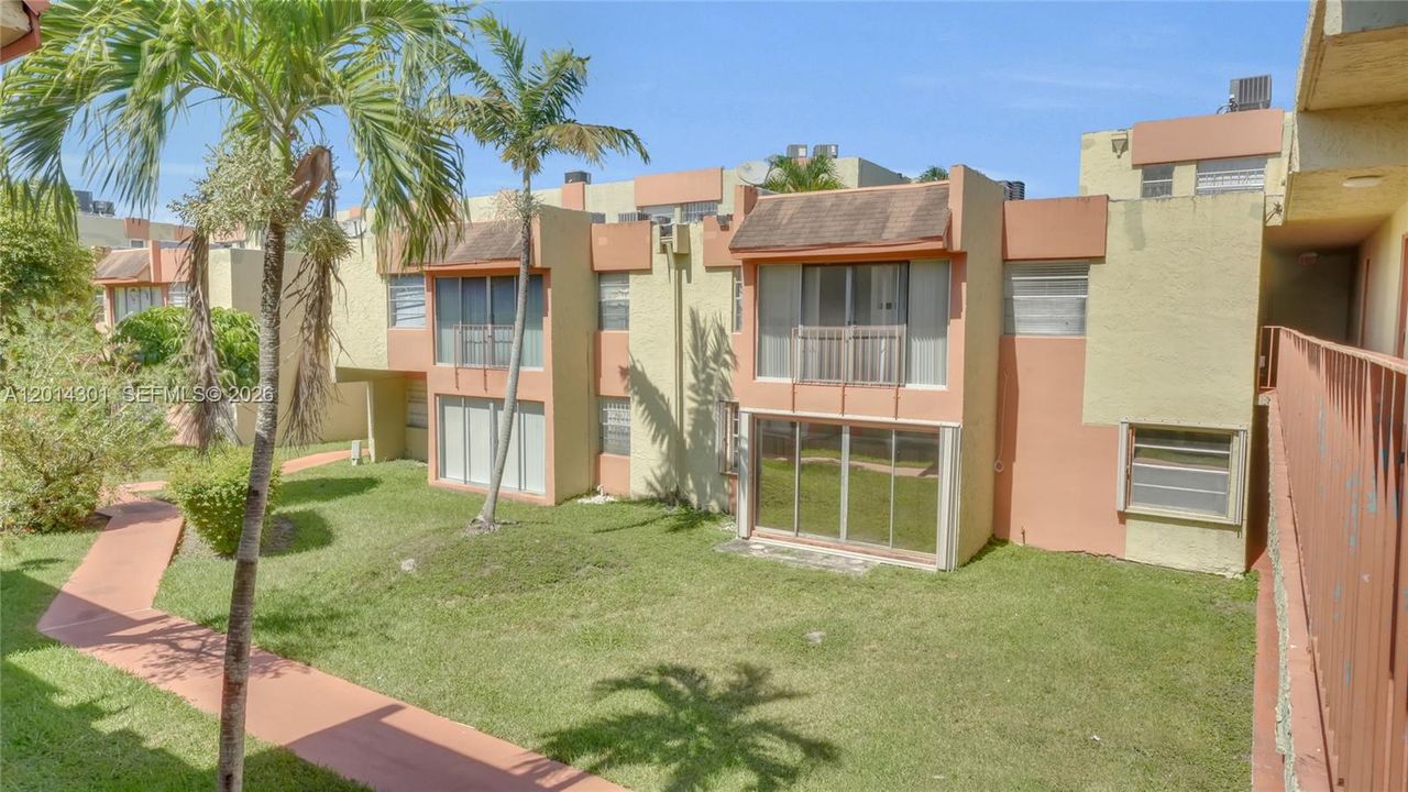 Recently Rented: $1,800 (1 beds, 1 baths, 614 Square Feet)