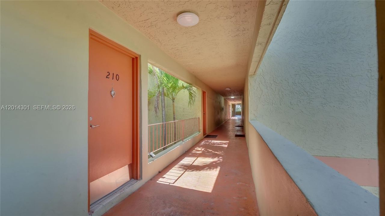 Recently Rented: $1,800 (1 beds, 1 baths, 614 Square Feet)