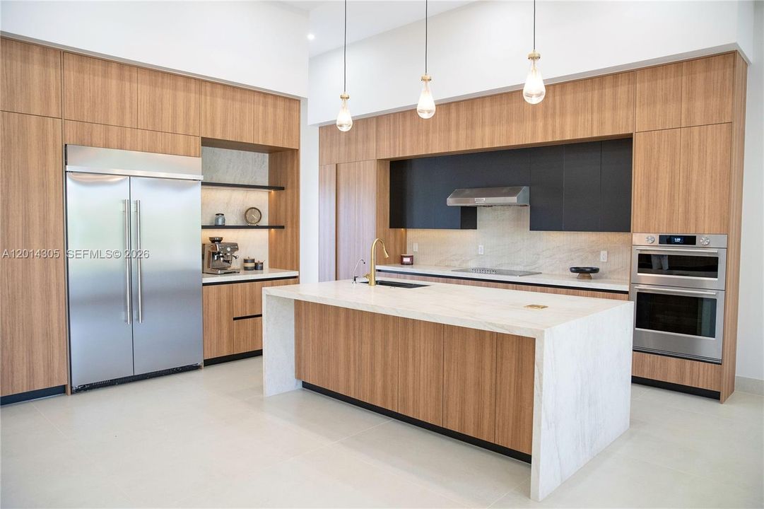For Sale: $2,750,000 (5 beds, 5 baths, 3600 Square Feet)