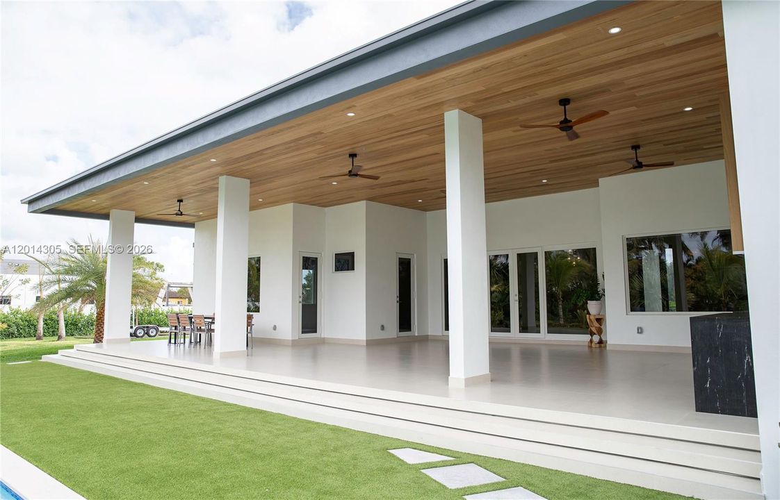 For Sale: $2,750,000 (5 beds, 5 baths, 3600 Square Feet)