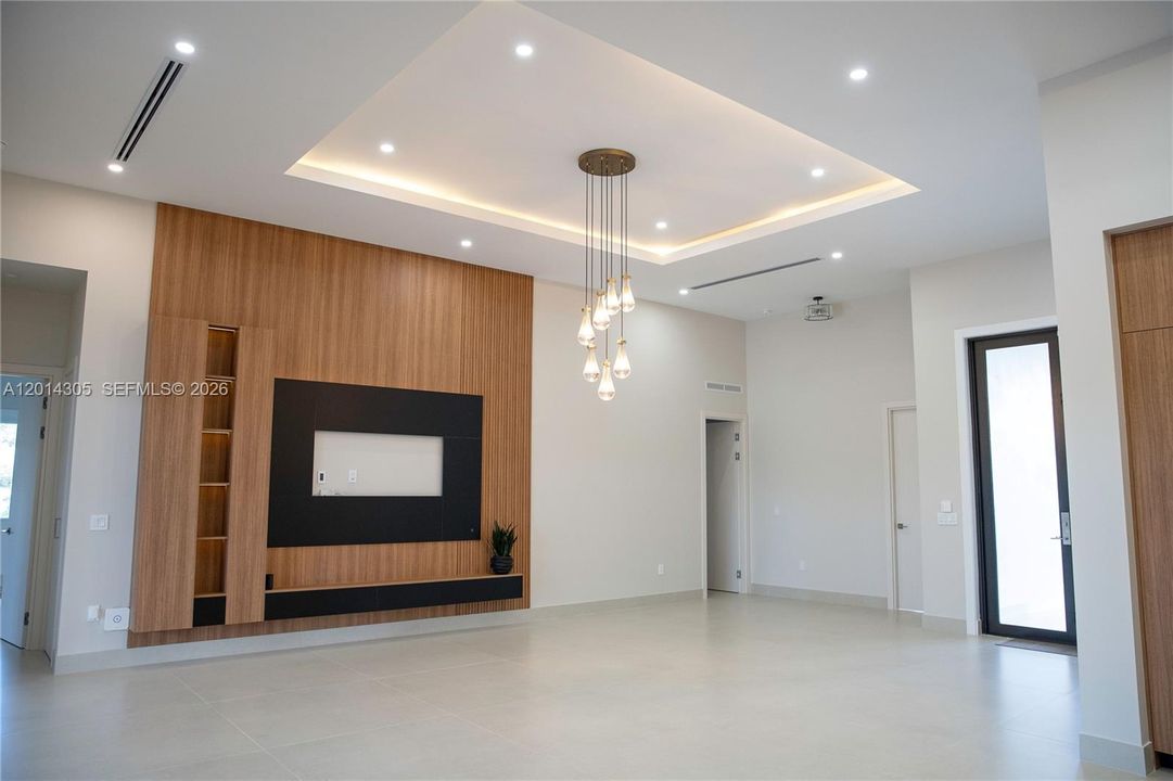 For Sale: $2,750,000 (5 beds, 5 baths, 3600 Square Feet)