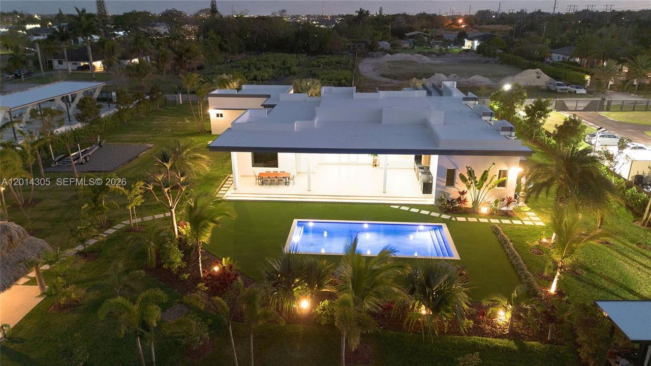 For Sale: $2,750,000 (5 beds, 5 baths, 3600 Square Feet)