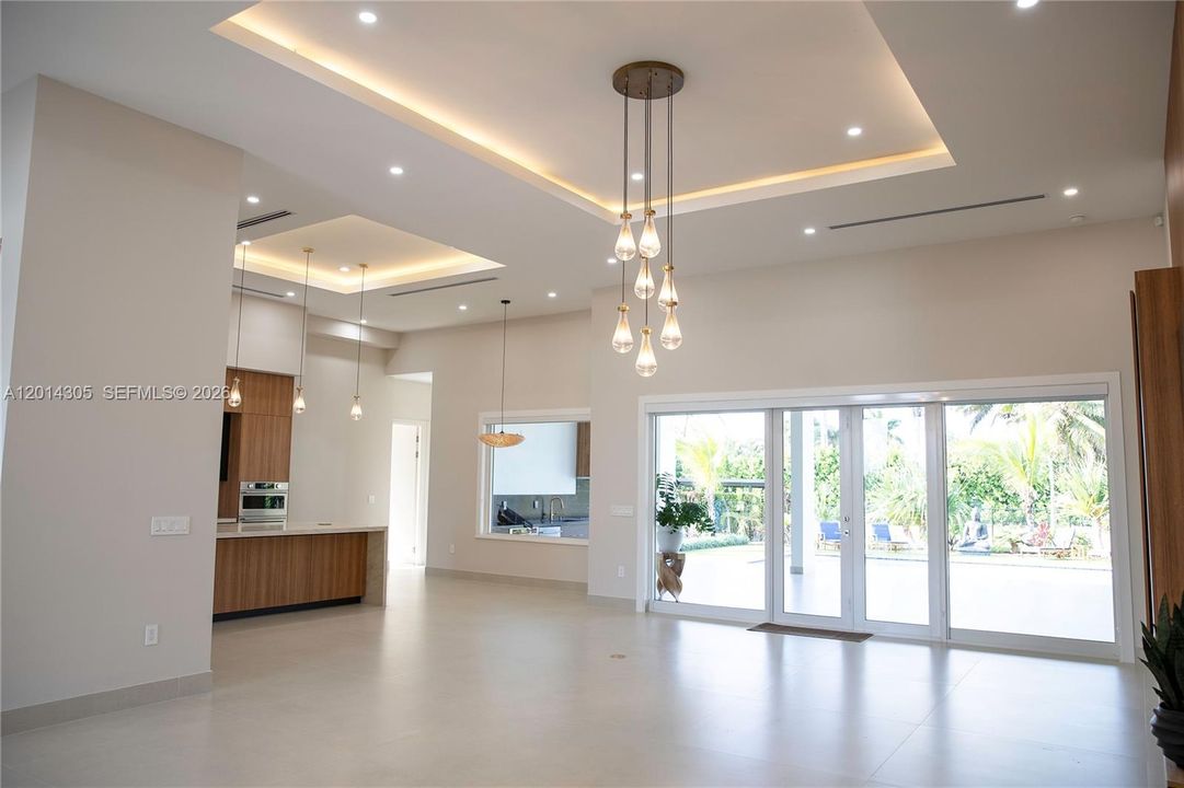 For Sale: $2,750,000 (5 beds, 5 baths, 3600 Square Feet)