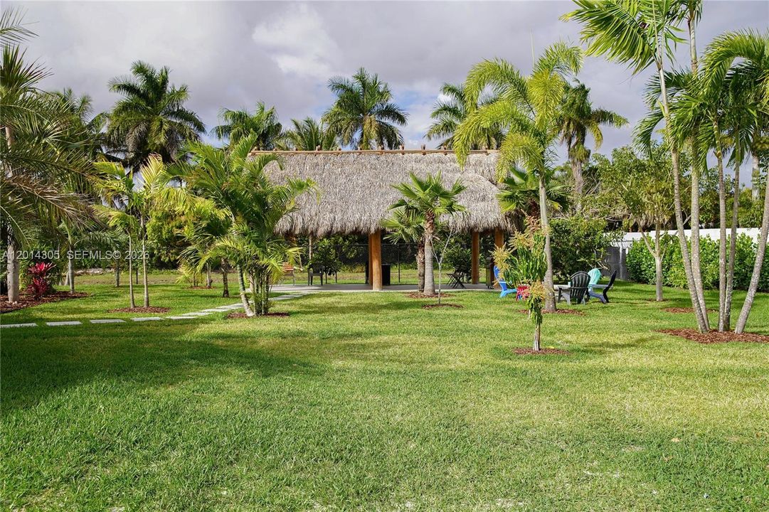 For Sale: $2,750,000 (5 beds, 5 baths, 3600 Square Feet)