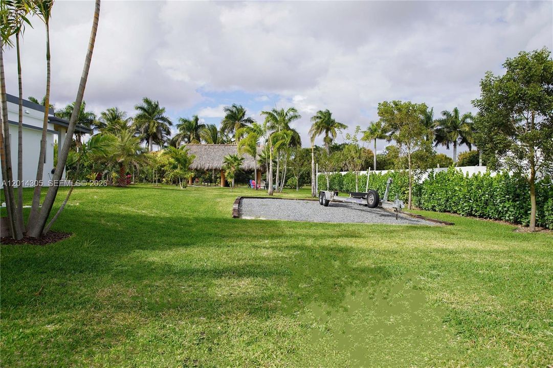For Sale: $2,750,000 (5 beds, 5 baths, 3600 Square Feet)