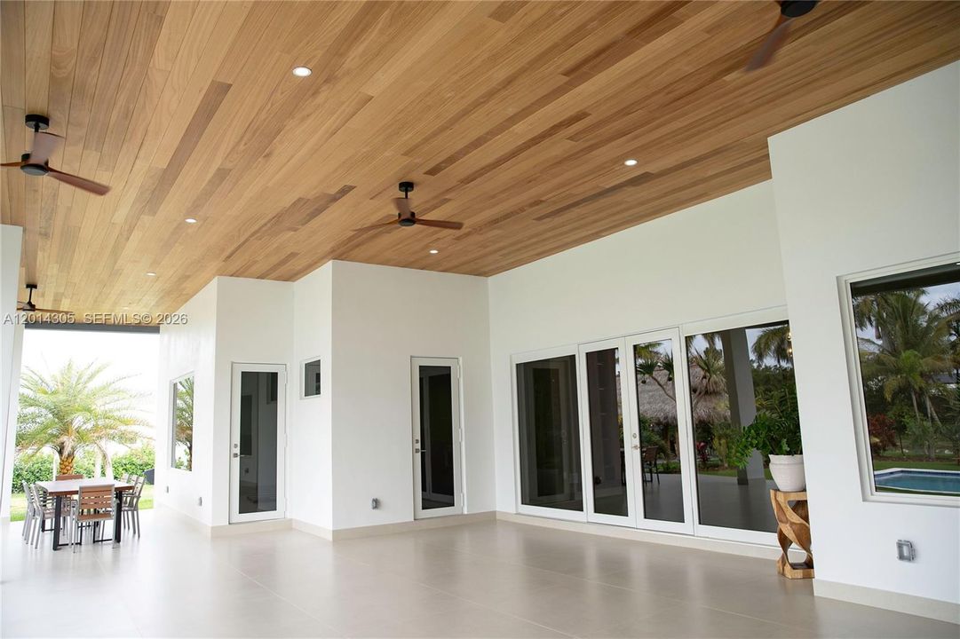 For Sale: $2,750,000 (5 beds, 5 baths, 3600 Square Feet)