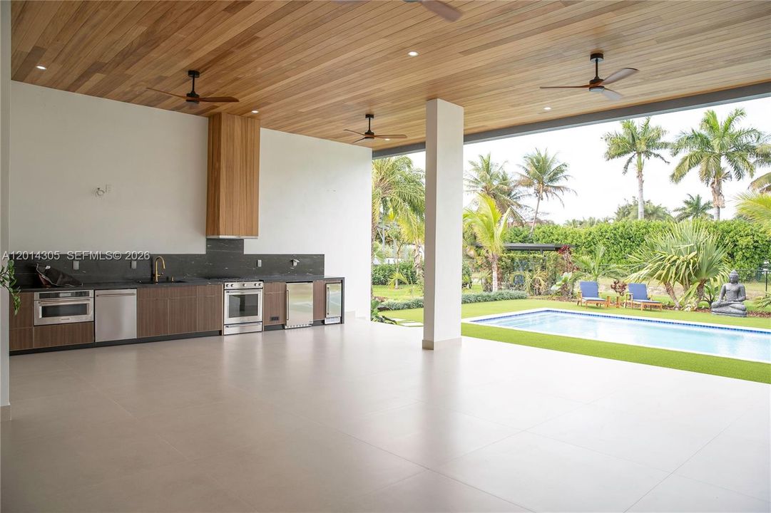 For Sale: $2,750,000 (5 beds, 5 baths, 3600 Square Feet)