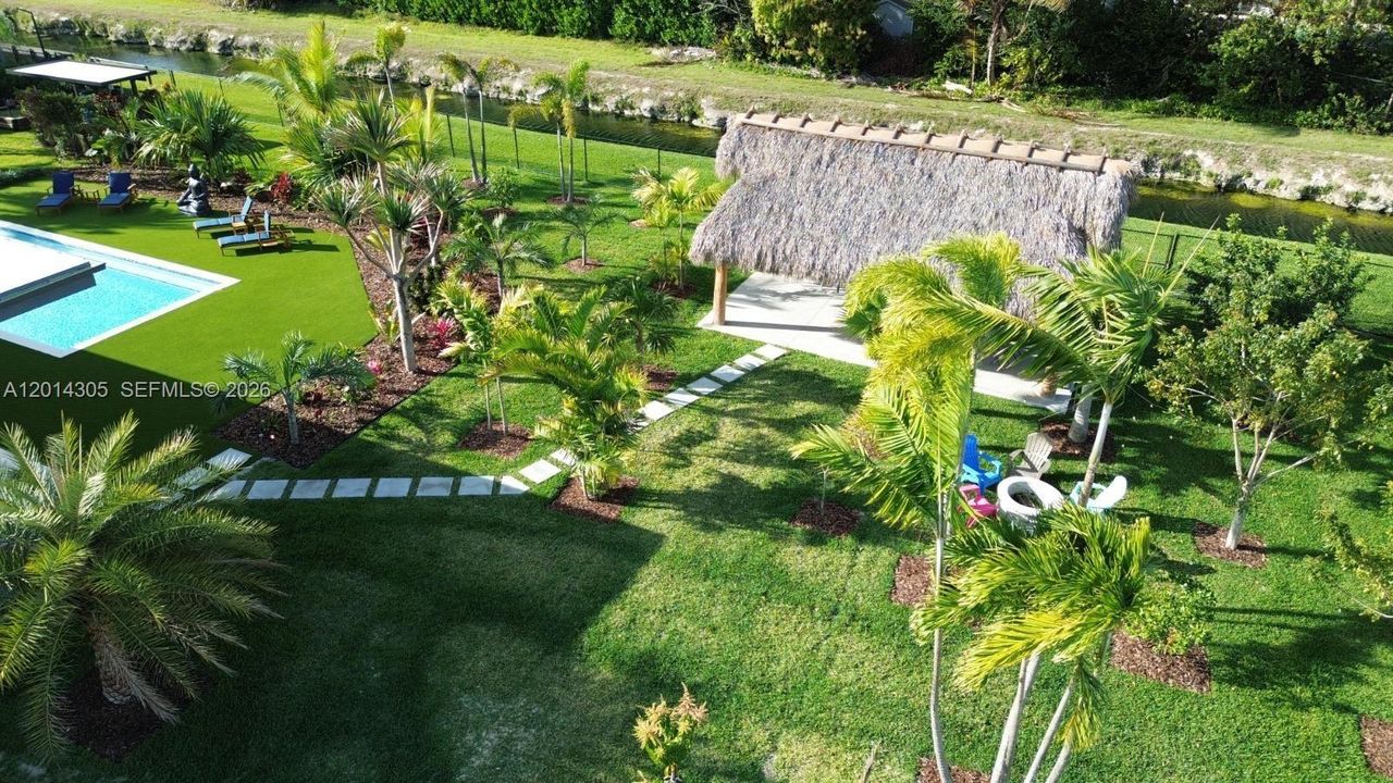 For Sale: $2,750,000 (5 beds, 5 baths, 3600 Square Feet)