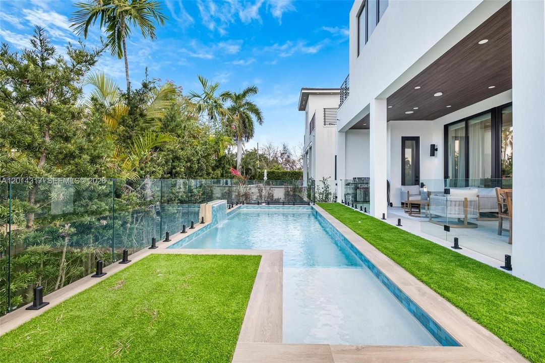 En Venta: $4,999,000 (6 camas, 5 baños, 4077 Pies cuadrados)