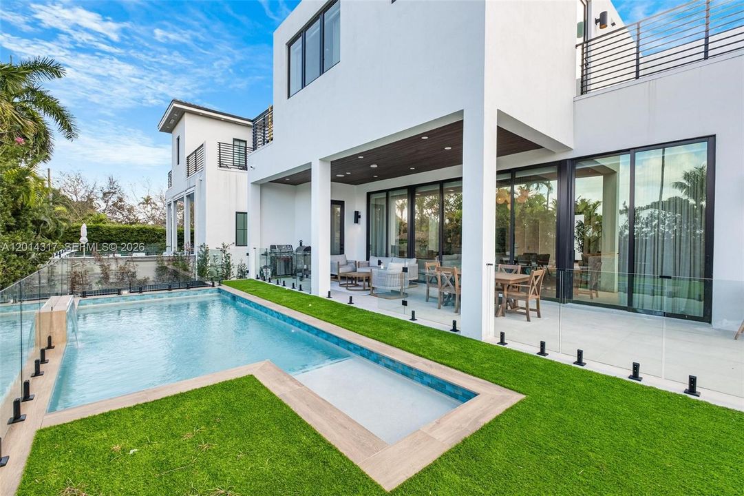 En Venta: $4,999,000 (6 camas, 5 baños, 4077 Pies cuadrados)