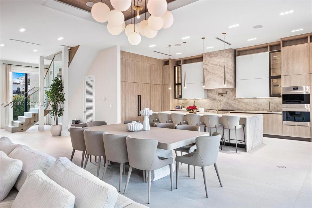 En Venta: $4,999,000 (6 camas, 5 baños, 4077 Pies cuadrados)