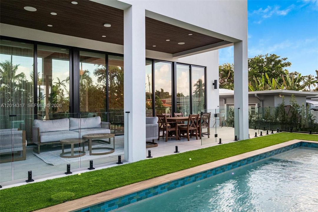 En Venta: $4,999,000 (6 camas, 5 baños, 4077 Pies cuadrados)