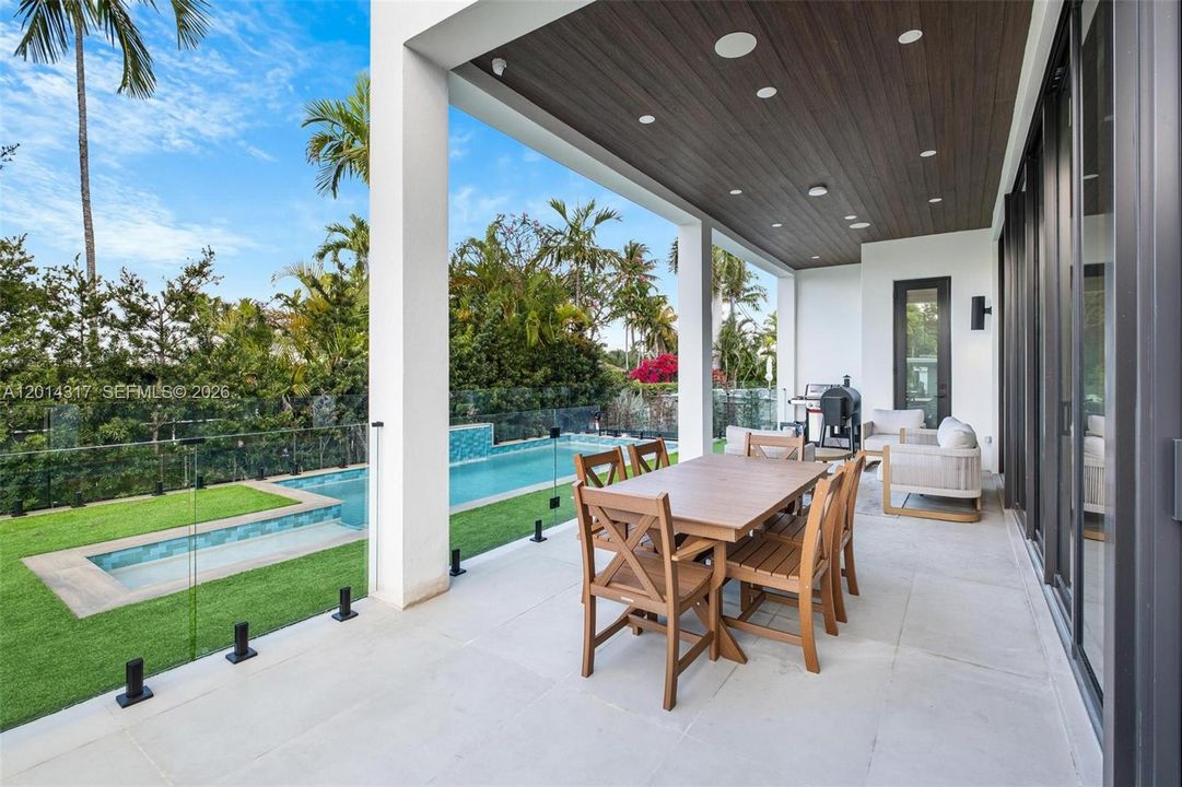 En Venta: $4,999,000 (6 camas, 5 baños, 4077 Pies cuadrados)