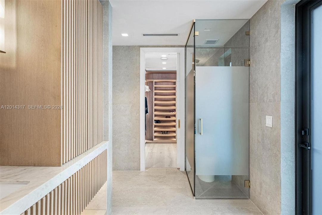 En Venta: $4,999,000 (6 camas, 5 baños, 4077 Pies cuadrados)